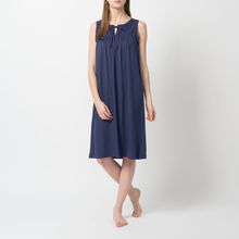 優(yōu)雅夏日 無袖蕾絲連身裙的穿搭藝術
